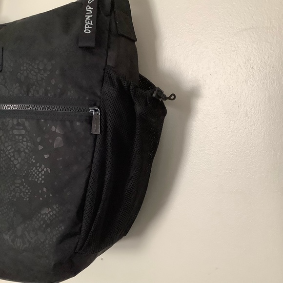 Reebok Studio Tote Gym Bag Snake Pattern - Picture 4 of 9